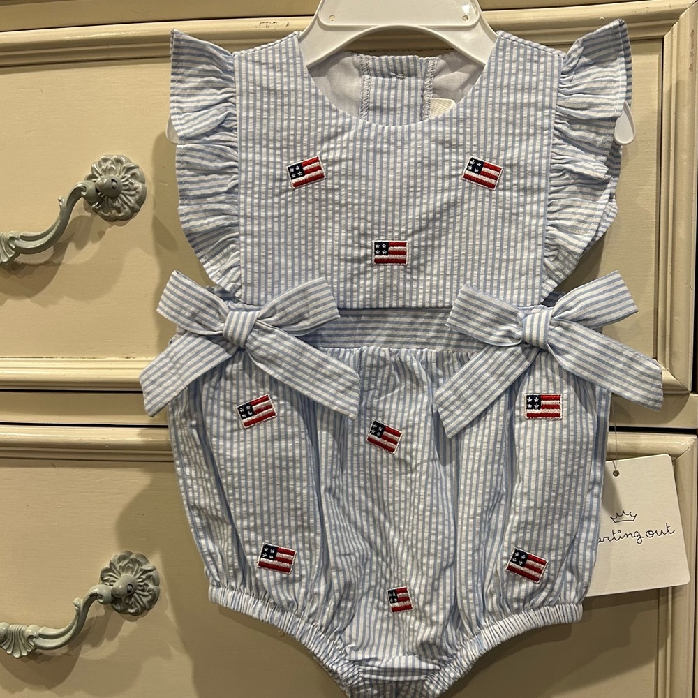 Starting Out Flutter Sleeve Flag Romper - Picture 2 of 11